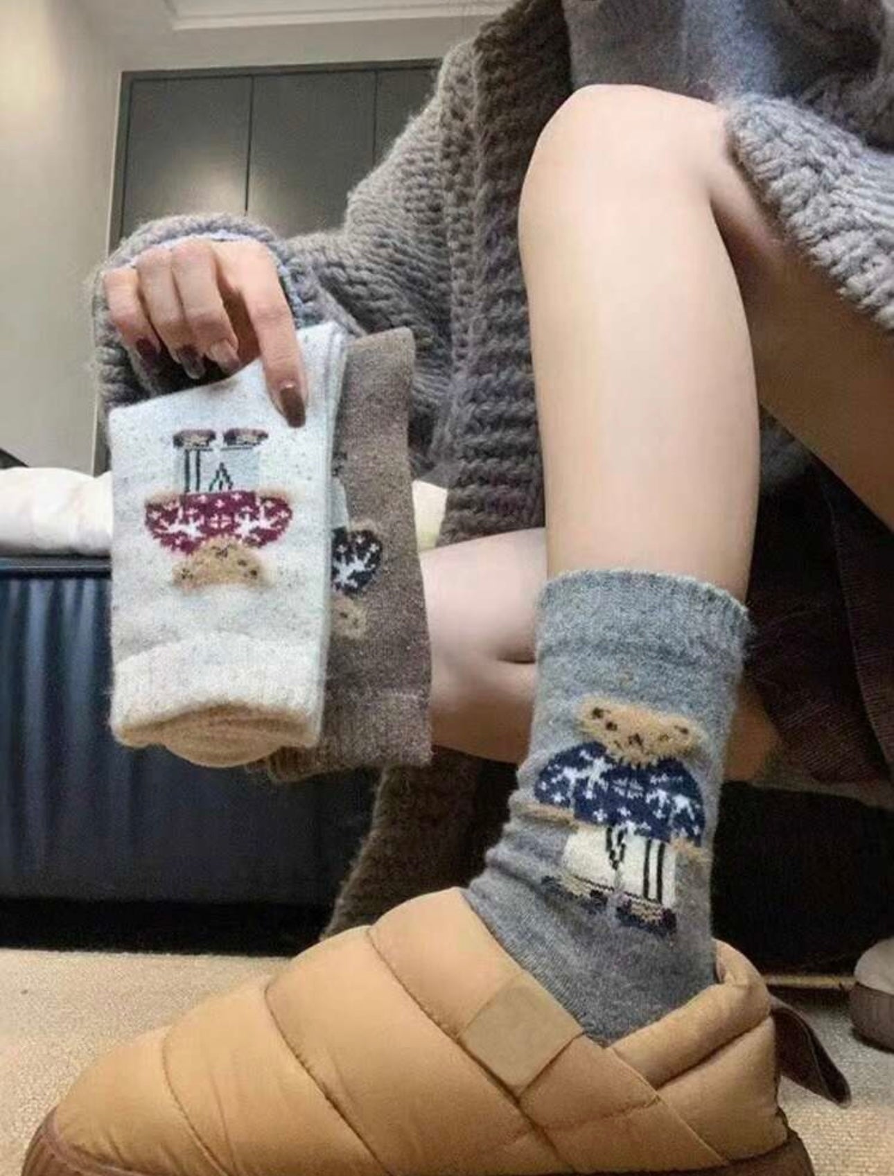 Women's Mid-Calf Socks, Warm Retro Cartoon Dotted Cute Bear